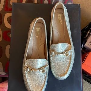 Born Loafers size 9 Gold Metallic New no box